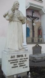 pomnik św. Jana Pawła II w Zakliczynie 
