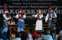 Czytaj więcej: Kapela „Zza miedzy” i Jonasz Migdał z I miejscami na  na „Krakowskim Wianku” w Szczurowej 