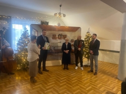 Czytaj więcej: Wspólne kolędowanie w Gwoźdźcu i „Gwoździeckie Anioły” 